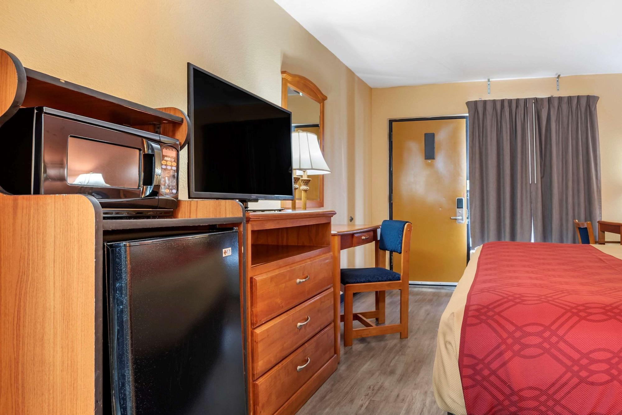 Econo Lodge Inn & Suites Evergreen Exteriér fotografie