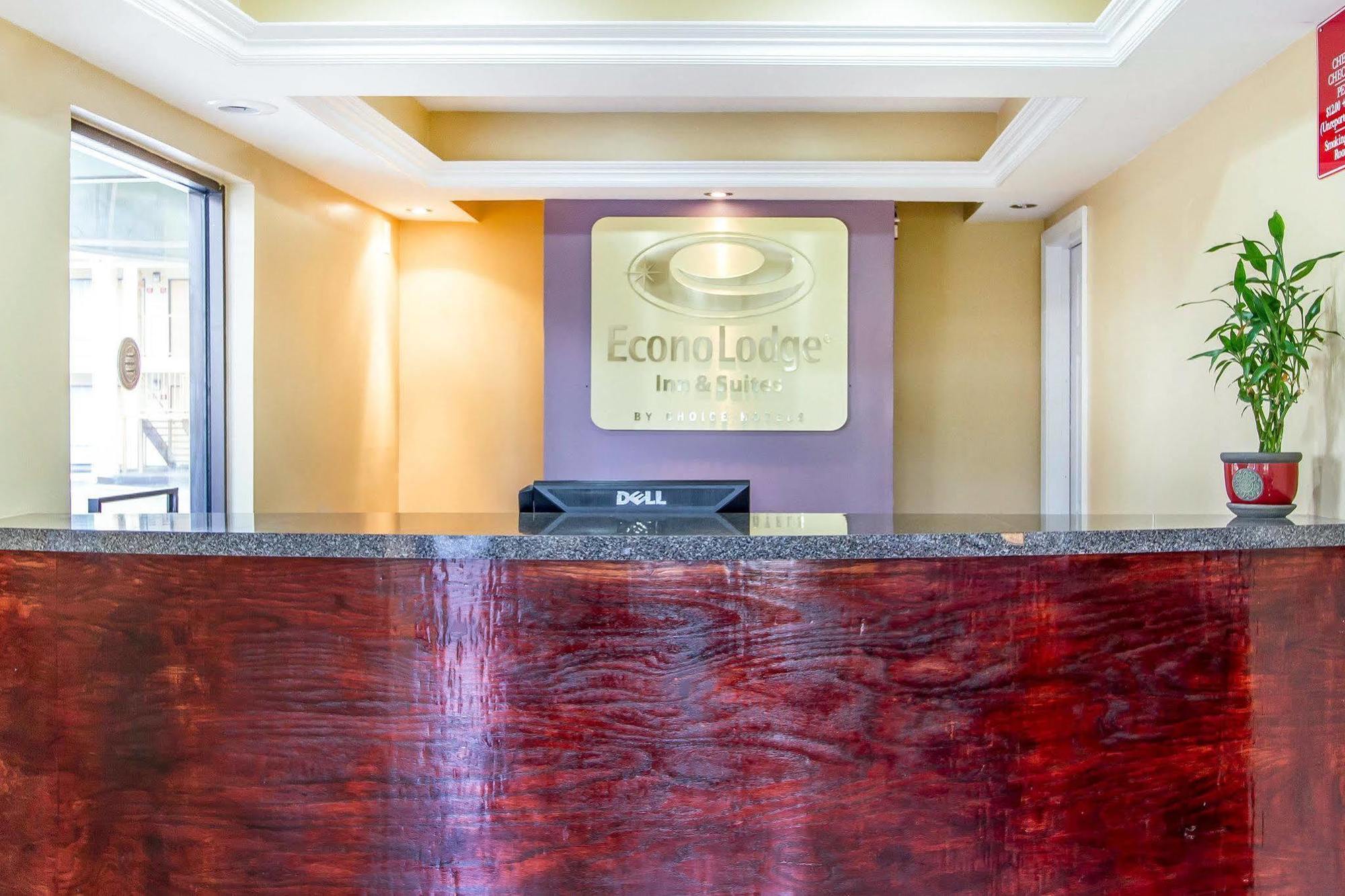 Econo Lodge Inn & Suites Evergreen Exteriér fotografie