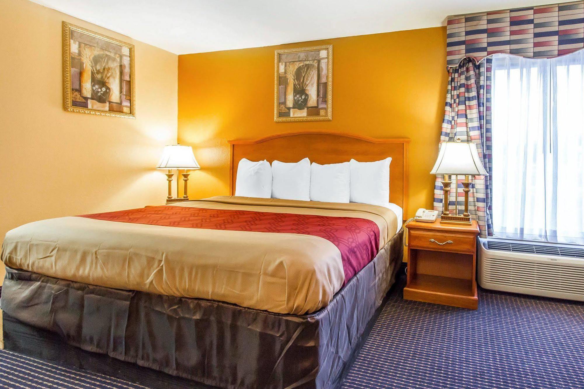 Econo Lodge Inn & Suites Evergreen Exteriér fotografie