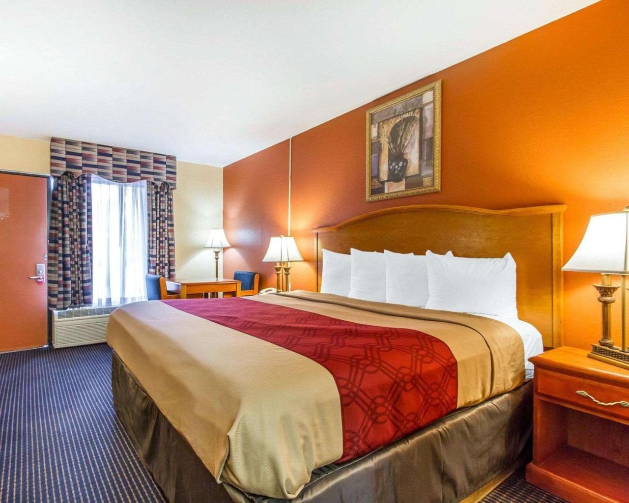 Econo Lodge Inn & Suites Evergreen Exteriér fotografie